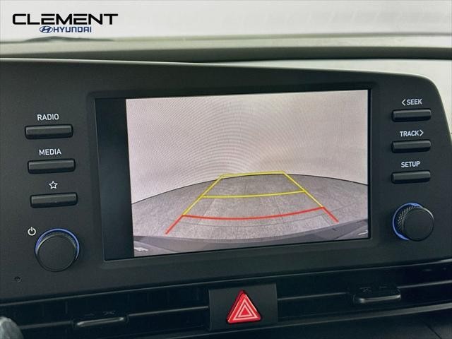 Hyundai Elantra Vehicle Full-screen Gallery Image 18