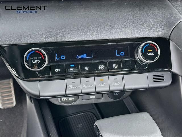 Hyundai Elantra Vehicle Full-screen Gallery Image 19