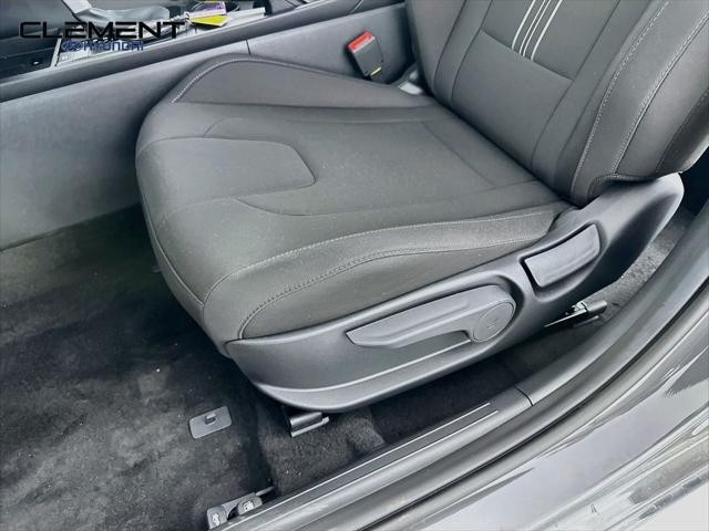 Hyundai Elantra Vehicle Full-screen Gallery Image 23