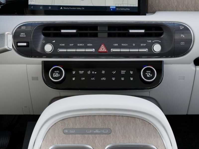 Hyundai Palisade Hybrid Vehicle Full-screen Gallery Image 18
