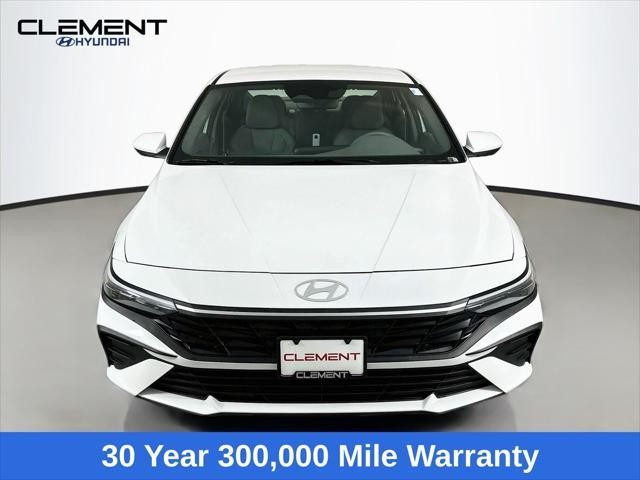 Hyundai Elantra Vehicle Full-screen Gallery Image 2