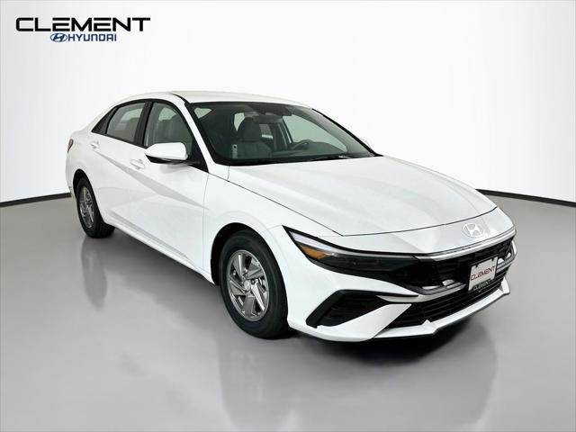 Hyundai Elantra Vehicle Full-screen Gallery Image 3