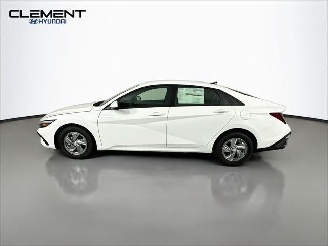 Hyundai Elantra Vehicle Full-screen Gallery Image 4