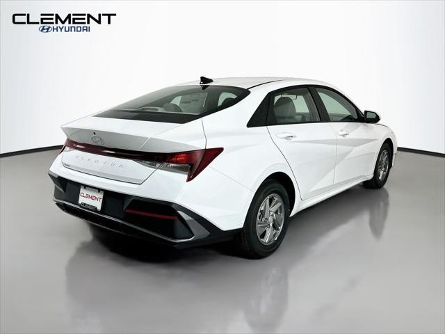 Hyundai Elantra Vehicle Full-screen Gallery Image 6