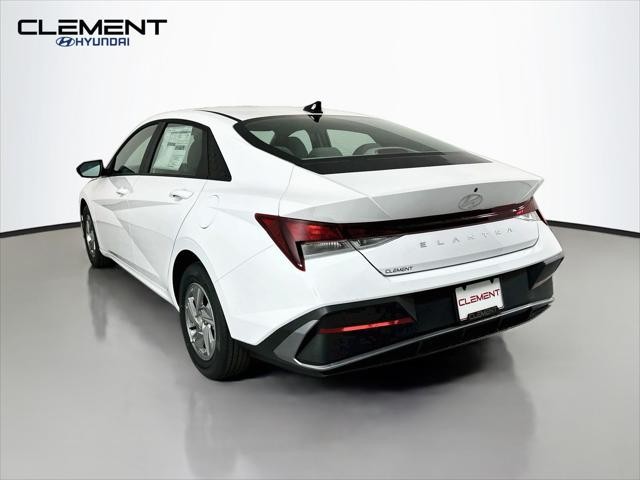 Hyundai Elantra Vehicle Full-screen Gallery Image 8