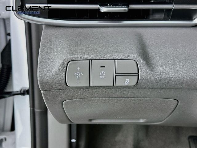 Hyundai Elantra Vehicle Full-screen Gallery Image 12