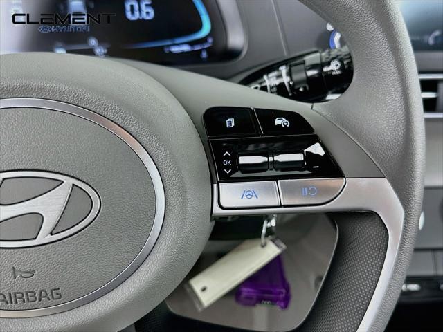 Hyundai Elantra Vehicle Full-screen Gallery Image 15