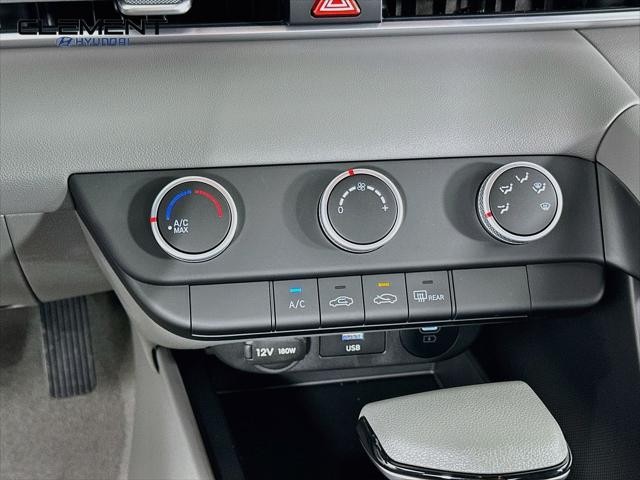 Hyundai Elantra Vehicle Full-screen Gallery Image 19