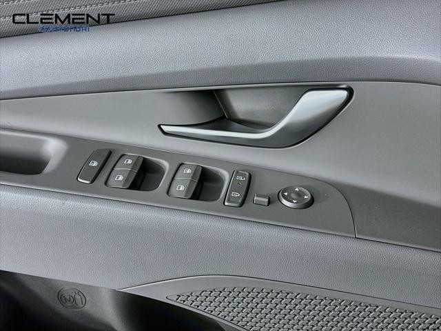 Hyundai Elantra Vehicle Full-screen Gallery Image 21