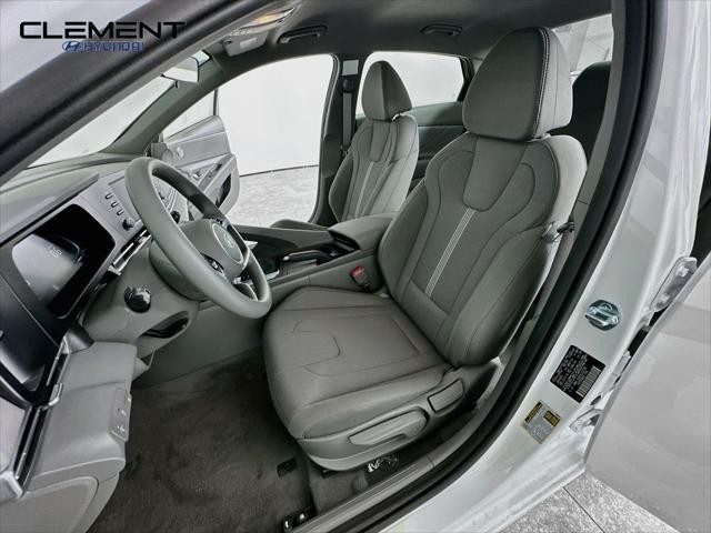 Hyundai Elantra Vehicle Full-screen Gallery Image 24