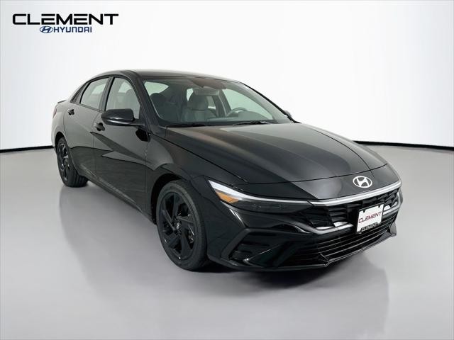 Hyundai Elantra Vehicle Full-screen Gallery Image 3