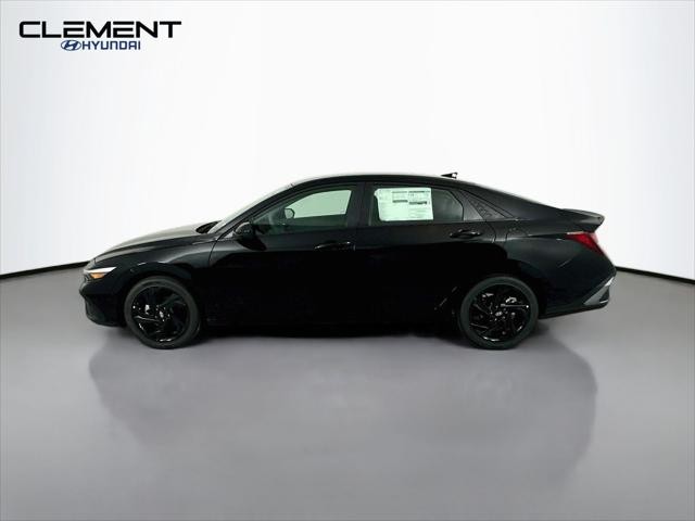 Hyundai Elantra Vehicle Full-screen Gallery Image 4
