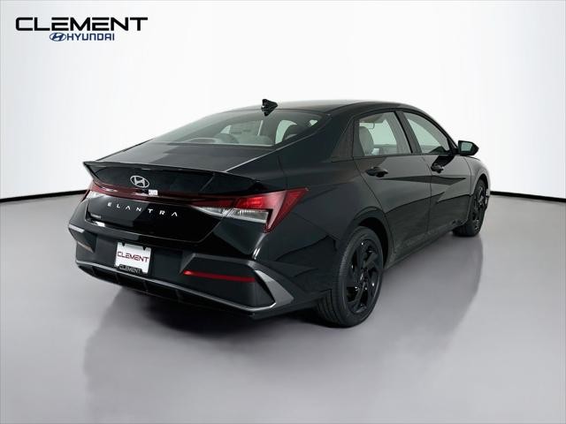 Hyundai Elantra Vehicle Full-screen Gallery Image 6