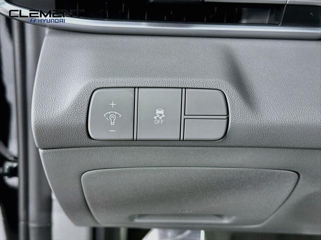 Hyundai Elantra Vehicle Full-screen Gallery Image 12