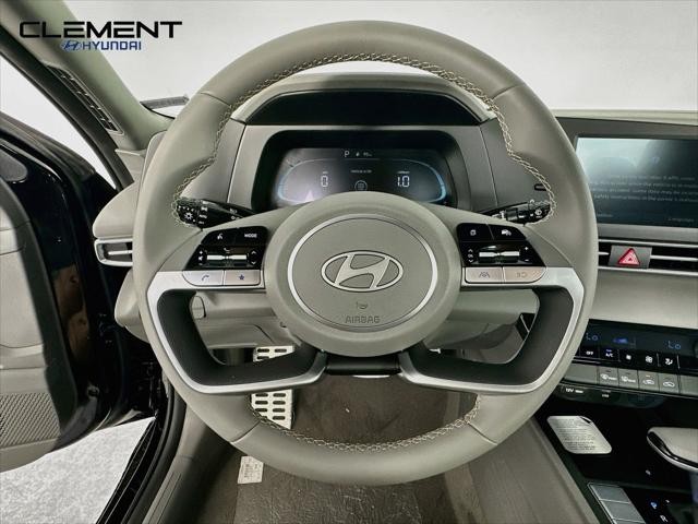 Hyundai Elantra Vehicle Full-screen Gallery Image 13