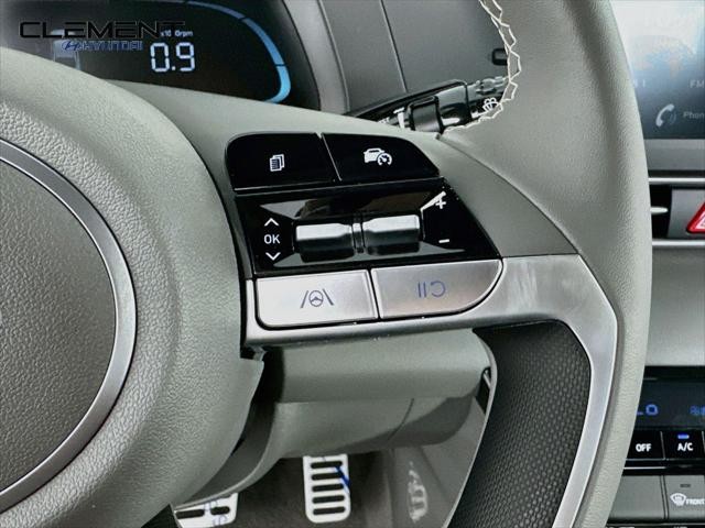 Hyundai Elantra Vehicle Full-screen Gallery Image 15