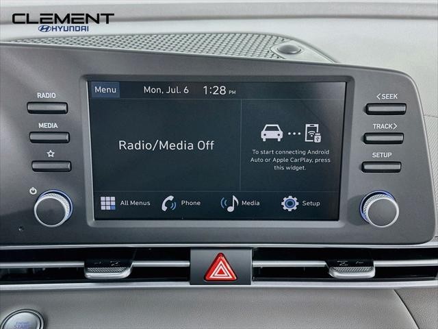 Hyundai Elantra Vehicle Full-screen Gallery Image 17