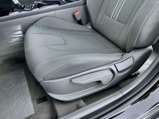 Hyundai Elantra Vehicle Full-screen Gallery Image 23