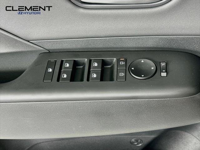 Hyundai Kona Vehicle Full-screen Gallery Image 22
