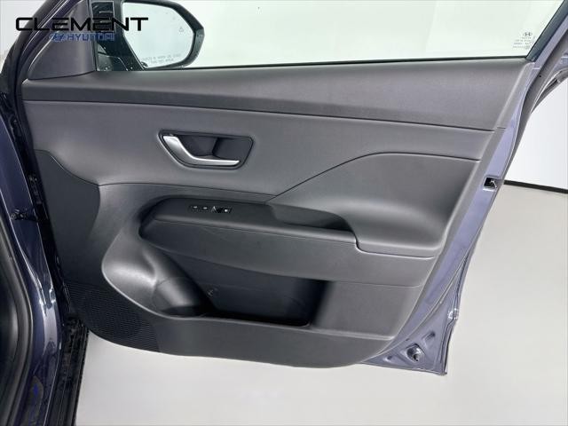 Hyundai Kona Vehicle Full-screen Gallery Image 30