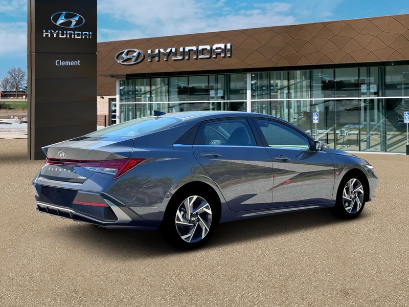 Hyundai Elantra Vehicle Full-screen Gallery Image 7