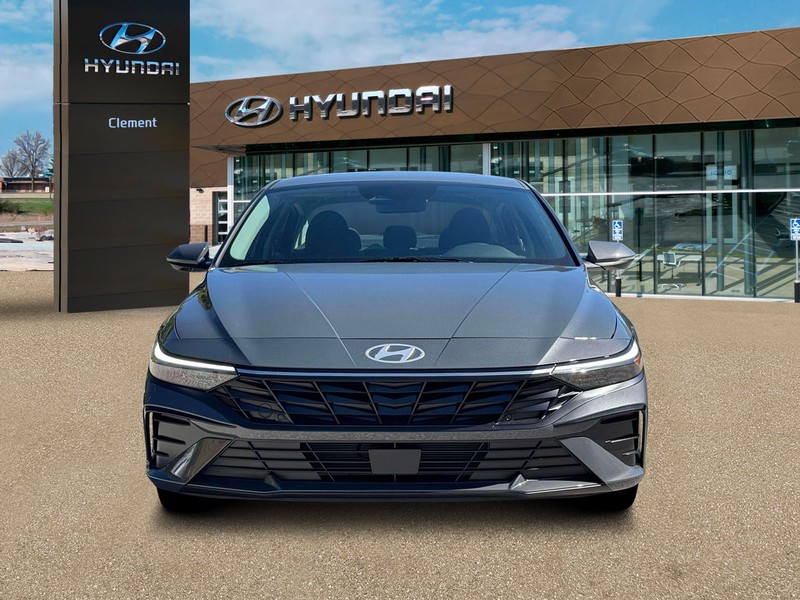 Hyundai Elantra Vehicle Full-screen Gallery Image 12