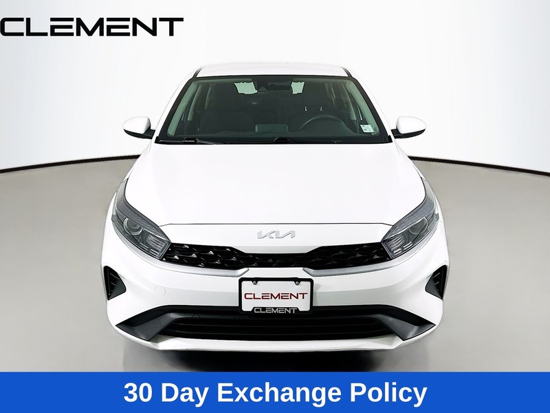 Kia Forte Vehicle Full-screen Gallery Image 3