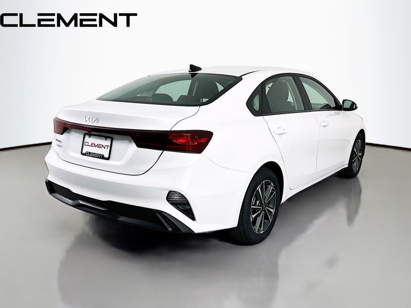 Kia Forte Vehicle Full-screen Gallery Image 7