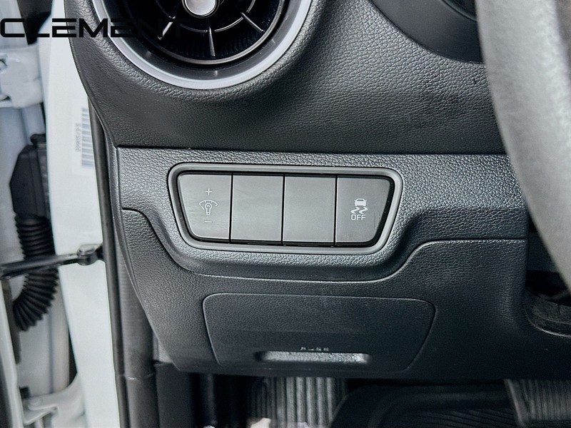 Kia Forte Vehicle Full-screen Gallery Image 13