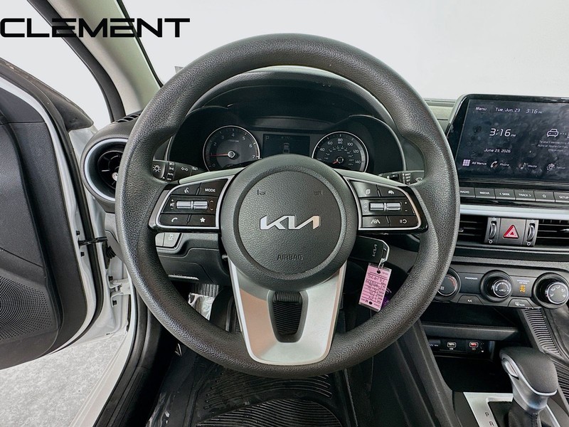 Kia Forte Vehicle Full-screen Gallery Image 14