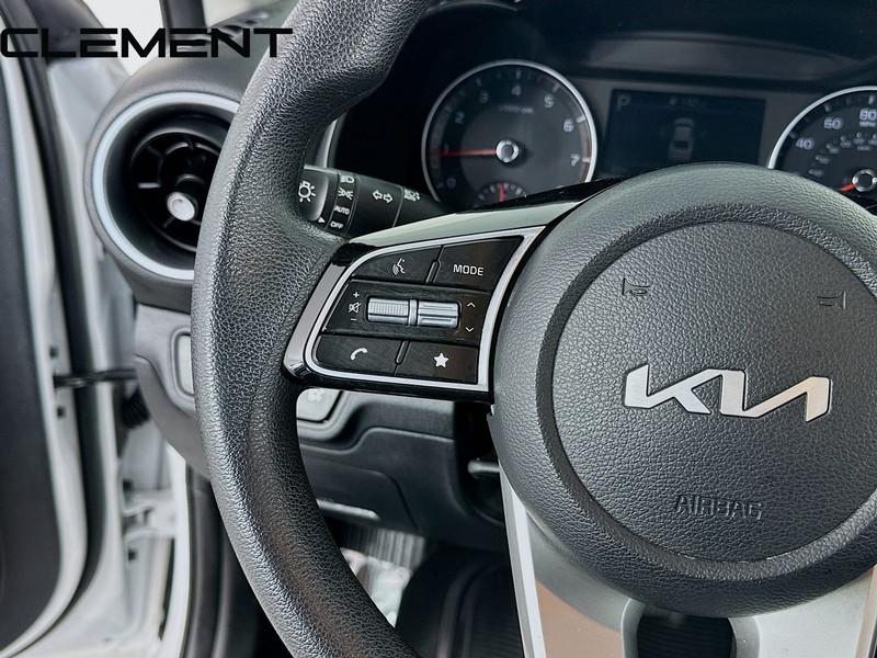 Kia Forte Vehicle Full-screen Gallery Image 15