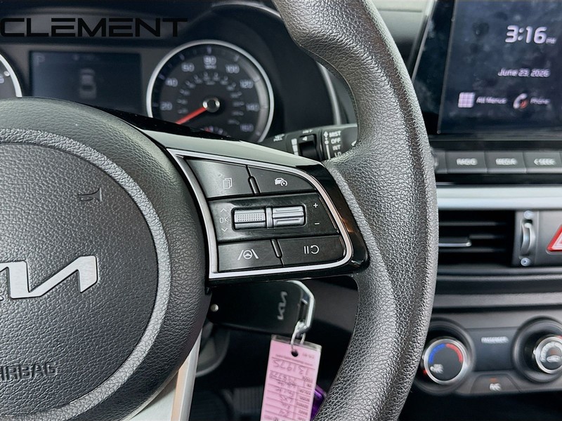 Kia Forte Vehicle Full-screen Gallery Image 17