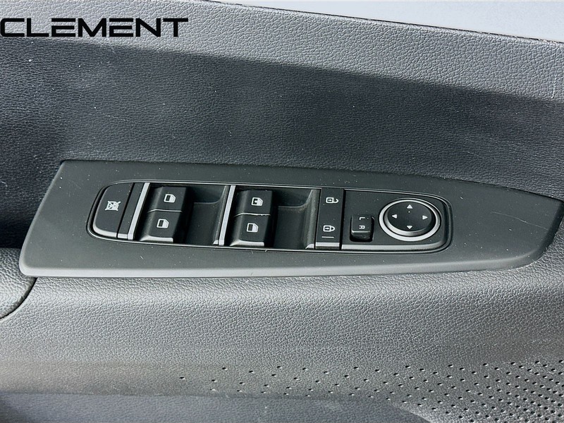 Kia Forte Vehicle Full-screen Gallery Image 24