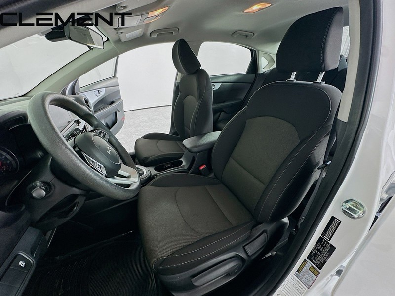 Kia Forte Vehicle Full-screen Gallery Image 28