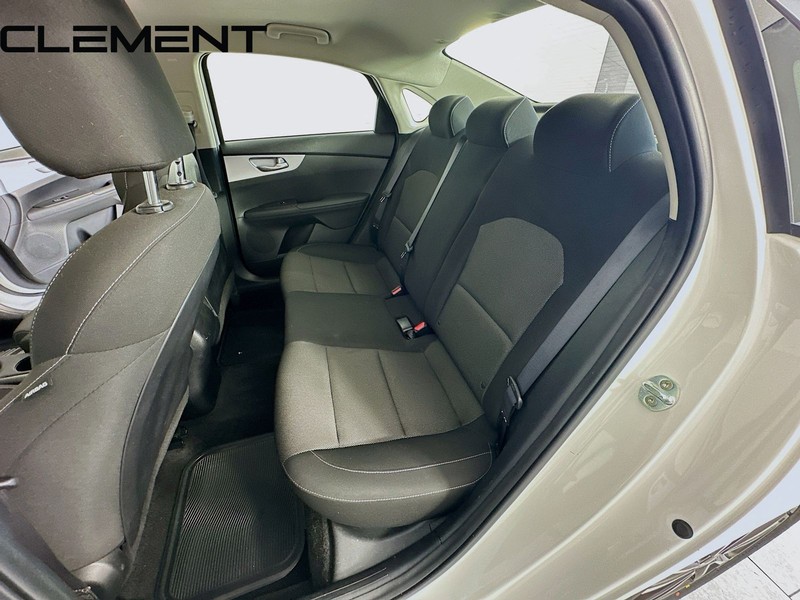 Kia Forte Vehicle Full-screen Gallery Image 30