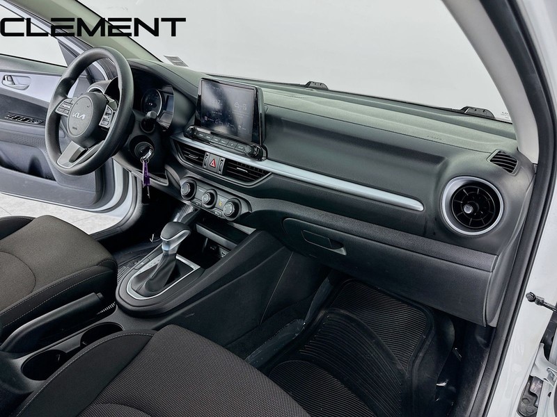 Kia Forte Vehicle Full-screen Gallery Image 33