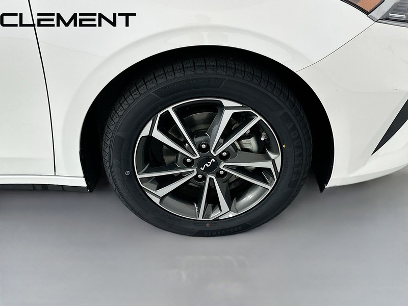 Kia Forte Vehicle Full-screen Gallery Image 35