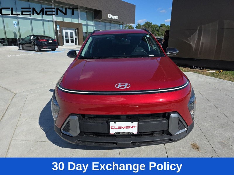 Hyundai Kona Vehicle Full-screen Gallery Image 3