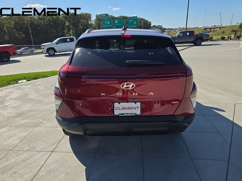 Hyundai Kona Vehicle Full-screen Gallery Image 8