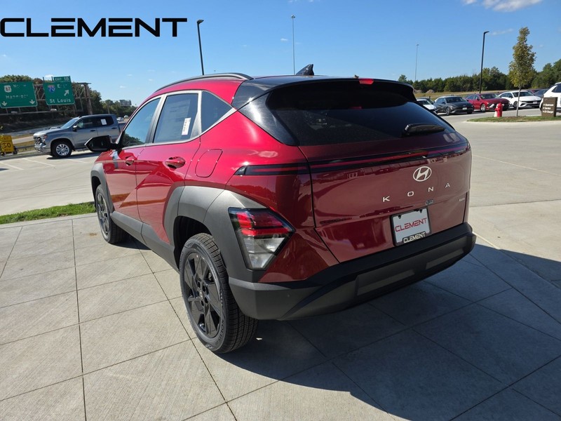 Hyundai Kona Vehicle Full-screen Gallery Image 10