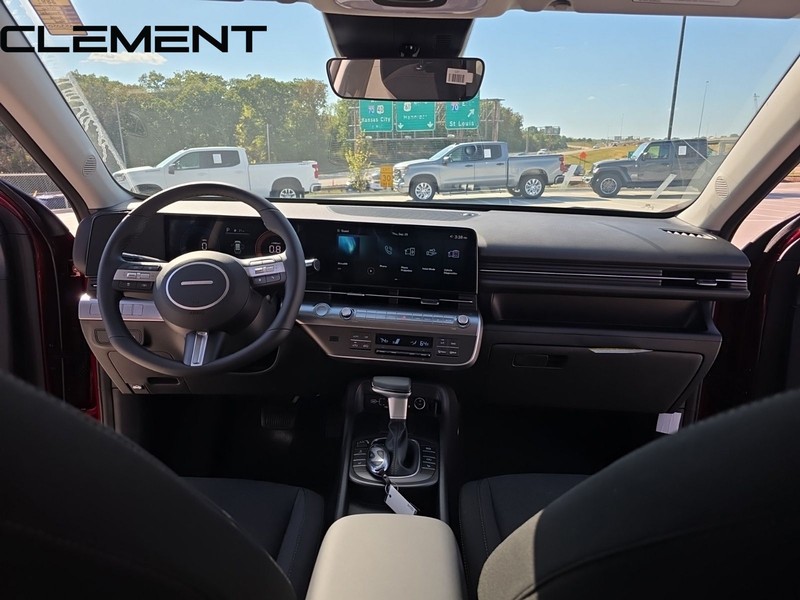Hyundai Kona Vehicle Full-screen Gallery Image 12