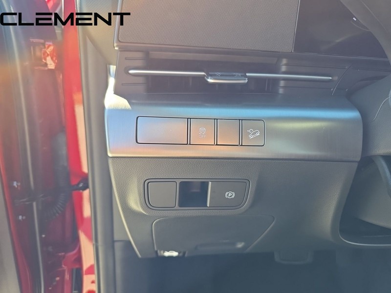 Hyundai Kona Vehicle Full-screen Gallery Image 13