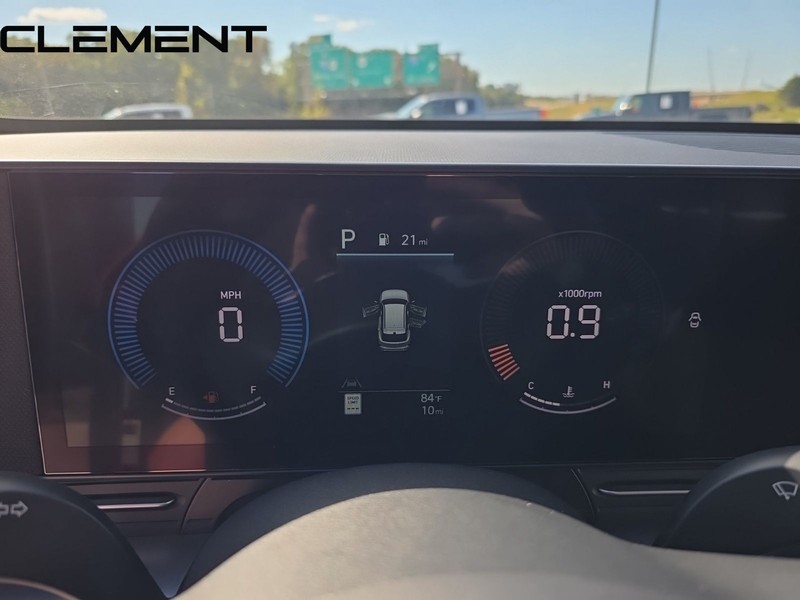 Hyundai Kona Vehicle Full-screen Gallery Image 18