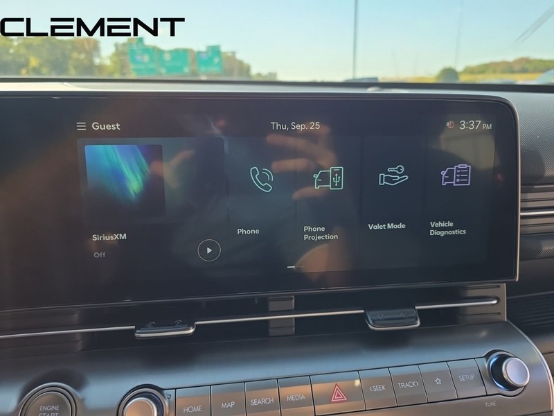 Hyundai Kona Vehicle Full-screen Gallery Image 19