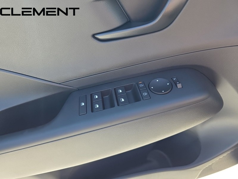 Hyundai Kona Vehicle Full-screen Gallery Image 24