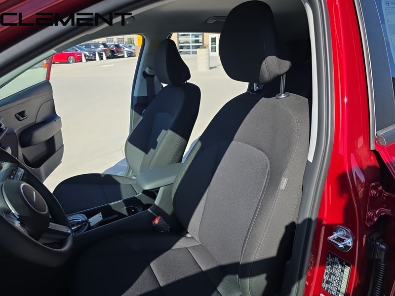 Hyundai Kona Vehicle Full-screen Gallery Image 29