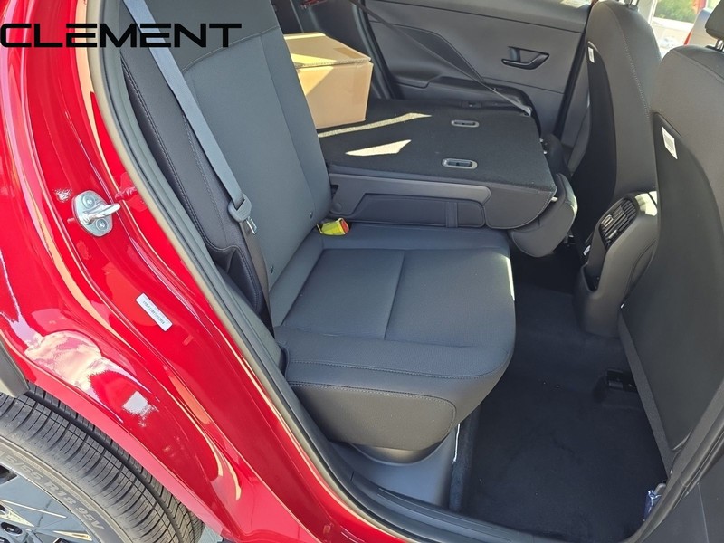 Hyundai Kona Vehicle Full-screen Gallery Image 30