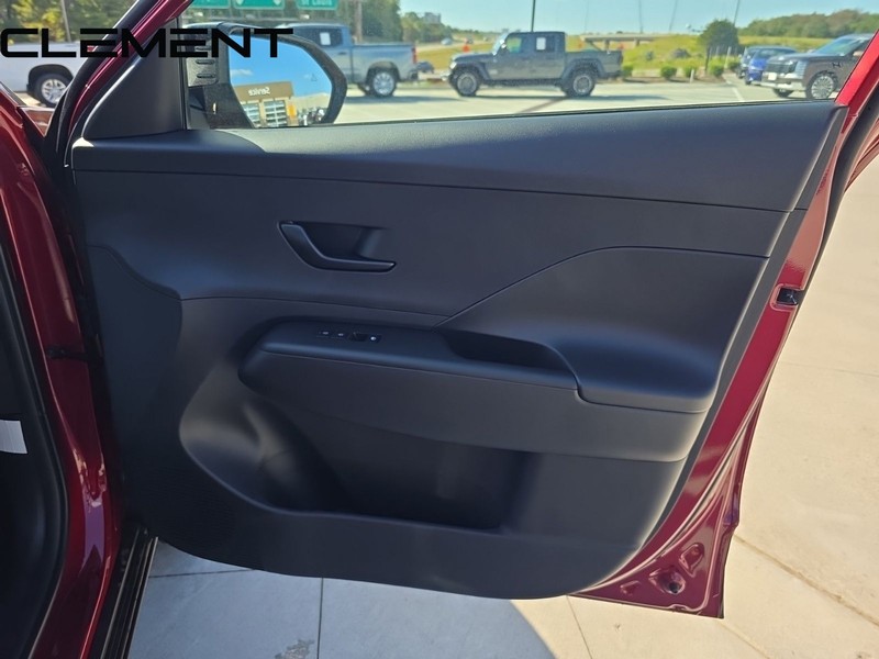 Hyundai Kona Vehicle Full-screen Gallery Image 35