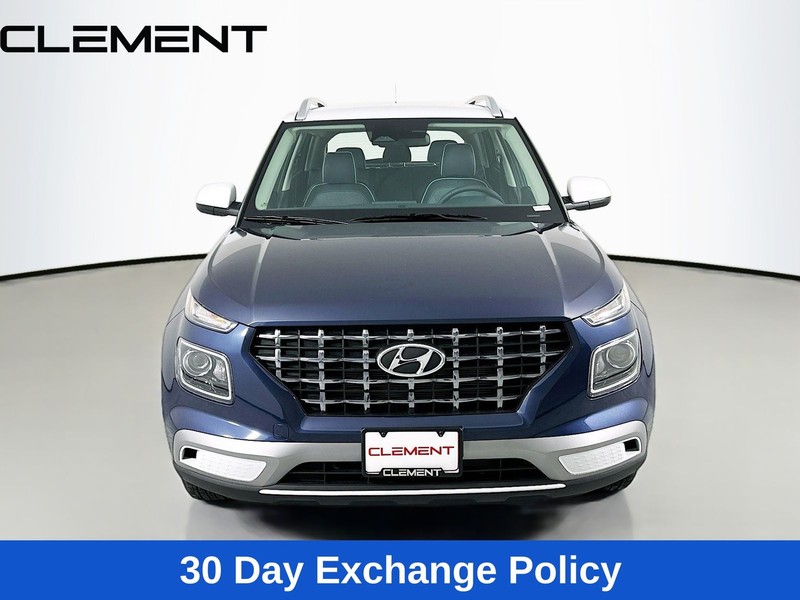 Hyundai Venue Vehicle Full-screen Gallery Image 3