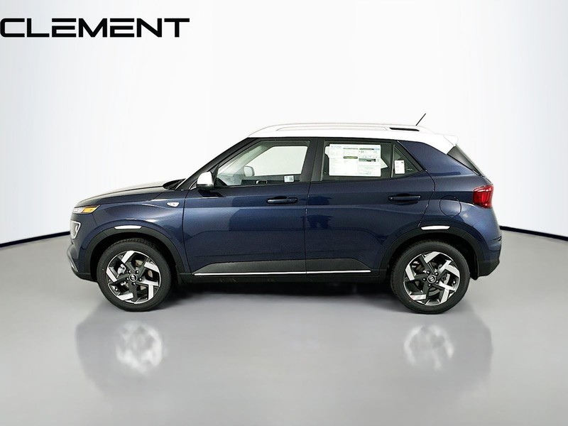 Hyundai Venue Vehicle Full-screen Gallery Image 6